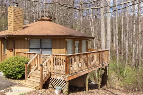 703 Maples Ct, Gatlinburg, TN 37738