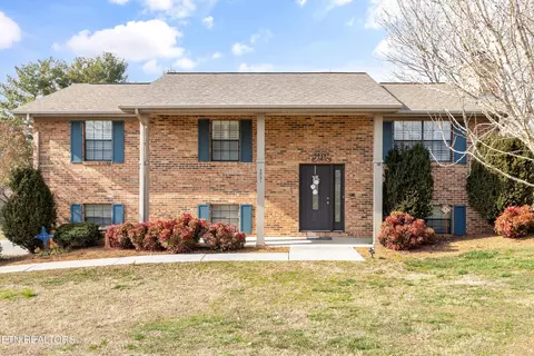3021 W Hills Dr, Maryville, TN 37803