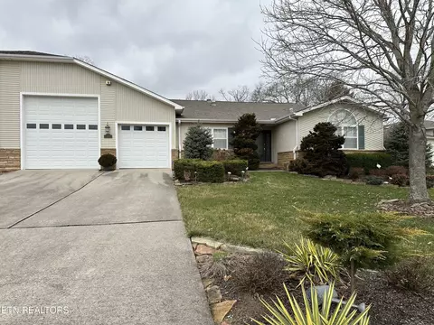 421 The Gardens Dr, Crossville, TN 38555