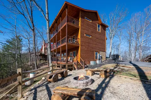 Exterior - 2152 E View Dr, Sevierville, TN 37876 photo 2 of 11