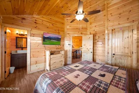 Bedroom - 2152 E View Dr, Sevierville, TN 37876 photo 4 of 9