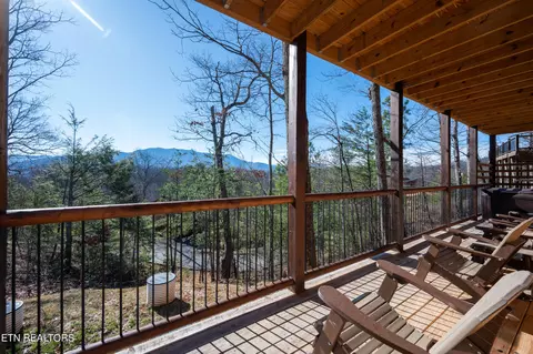 Exterior - 2152 E View Dr, Sevierville, TN 37876 photo 7 of 11