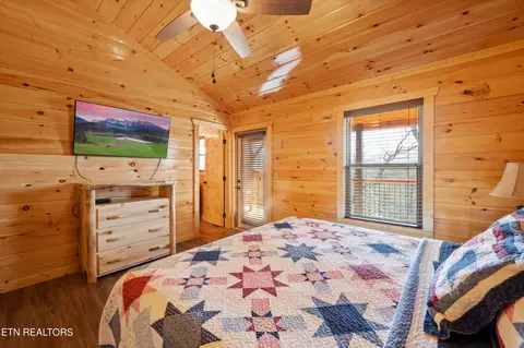 Bedroom - 2152 E View Dr, Sevierville, TN 37876 photo 6 of 9