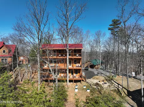 Exterior - 2152 E View Dr, Sevierville, TN 37876 photo 8 of 11