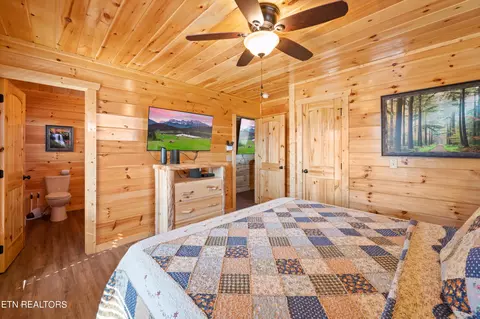 Bedroom - 2152 E View Dr, Sevierville, TN 37876 photo 2 of 9