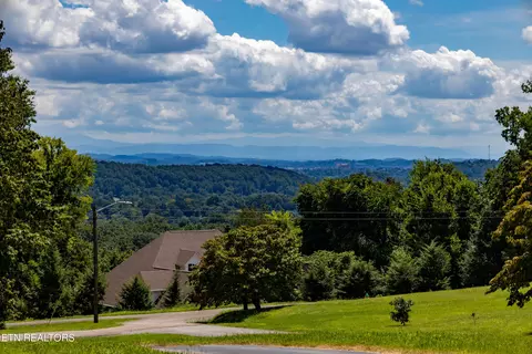 2 1 Sam Cooper Ln # R, Knoxville, TN 37918