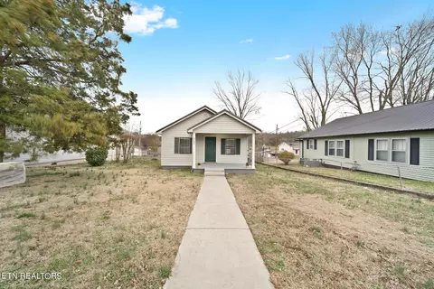 709 Ferry St, Loudon, TN 37774