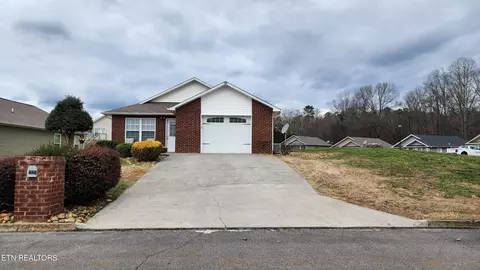 1925 Heather Lea Dr, Sevierville, TN 37876