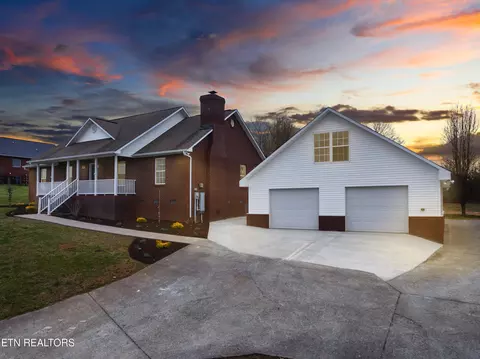 687 Privet Dr, Dandridge, TN 37725
