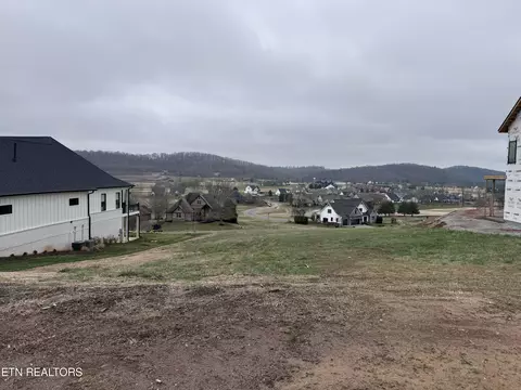 1765 Eagle Point Dr, Loudon, TN 37774