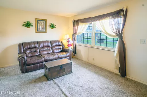 Living - 1191 E Old Andrew Johnson Hwy, Talbott, TN 37877 photo 4 of 7