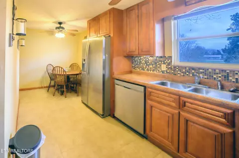 Kitchen - 1191 E Old Andrew Johnson Hwy, Talbott, TN 37877 photo 3 of 3