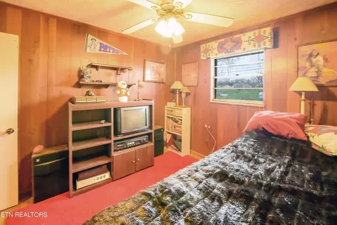 Bedroom - 1191 E Old Andrew Johnson Hwy, Talbott, TN 37877 photo 12 of 16