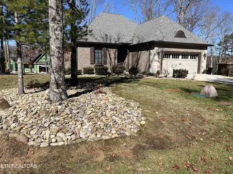 102 Beachwood Dr, Crossville, TN 38558