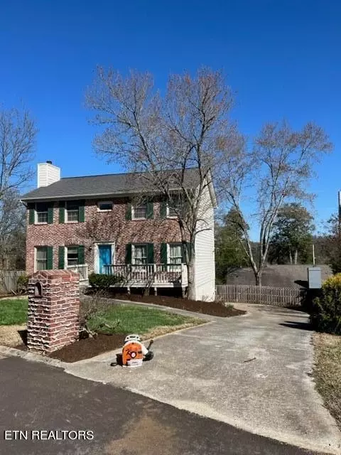 1304 Beacon Hill Ln, Knoxville, TN 37919