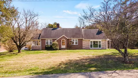 9700 Strawberry Plains Pike, Strawberry Plains, TN 37871