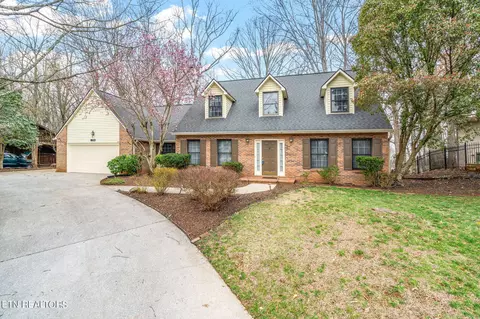 8613 High Lark Ln, Knoxville, TN 37923