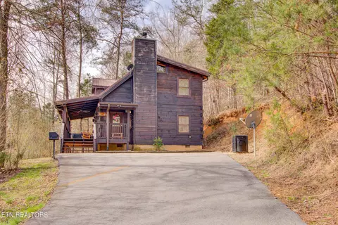 2525 C P Howard Dr, Sevierville, TN 37876