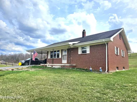 156 Botoners Dr, Rose Hill, VA 24281