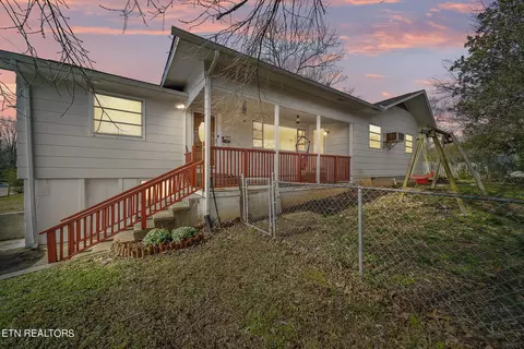107 E Magnolia Ln, Oak Ridge, TN 37830