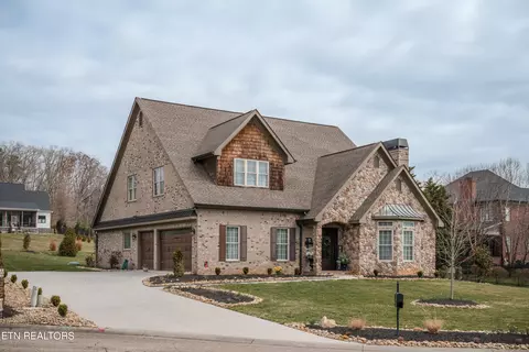 102 Round Hill Pt, Oak Ridge, TN 37830