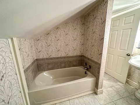 Bath - 7414 Wilderness Rd, Ewing, VA 24248 photo 6 of 6