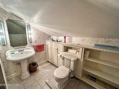Bath - 7414 Wilderness Rd, Ewing, VA 24248 photo 5 of 6