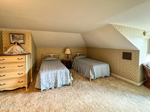 Bedroom - 7414 Wilderness Rd, Ewing, VA 24248 photo 9 of 11