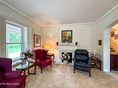 Living - 7414 Wilderness Rd, Ewing, VA 24248 photo 9 of 14