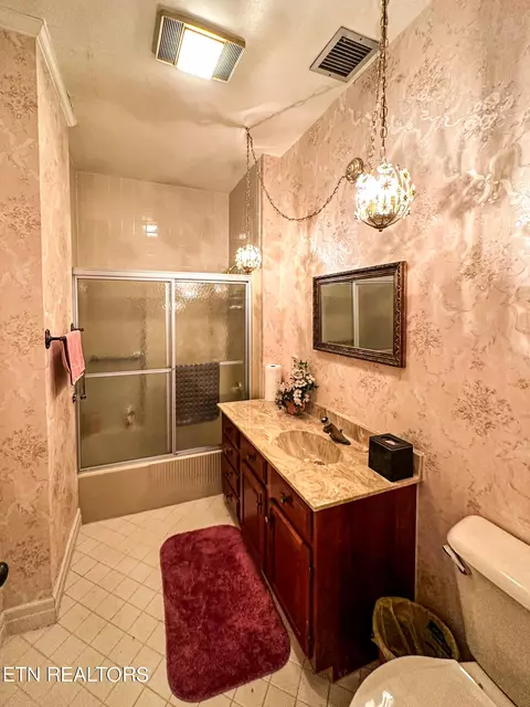 Bath - 7414 Wilderness Rd, Ewing, VA 24248 photo 4 of 6
