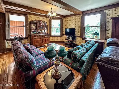 Living - 7414 Wilderness Rd, Ewing, VA 24248 photo 3 of 14