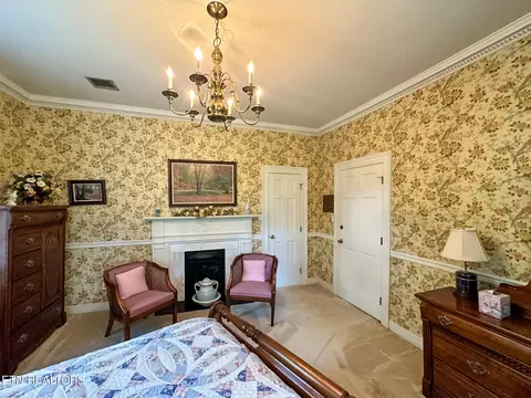 Living - 7414 Wilderness Rd, Ewing, VA 24248 photo 13 of 14