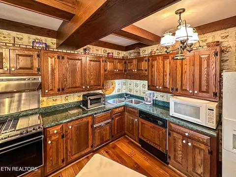 Kitchen - 7414 Wilderness Rd, Ewing, VA 24248 photo 2 of 4