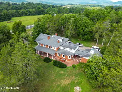 Exterior - 7414 Wilderness Rd, Ewing, VA 24248 photo 4 of 14