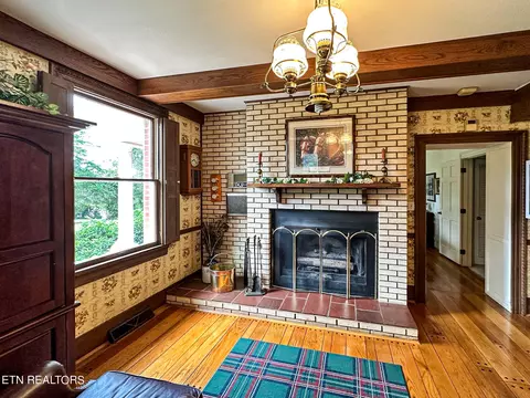 Living - 7414 Wilderness Rd, Ewing, VA 24248 photo 2 of 14