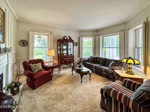 Living - 7414 Wilderness Rd, Ewing, VA 24248 photo 7 of 14