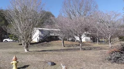 1426 Windsor Dr, Dandridge, TN 37725