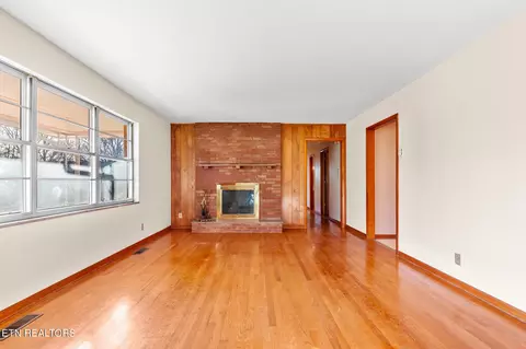 Living - 8121 Ewing Rd, Powell, TN 37849 photo 1 of 2
