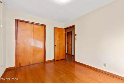 Bedroom - 8121 Ewing Rd, Powell, TN 37849 photo 2 of 2