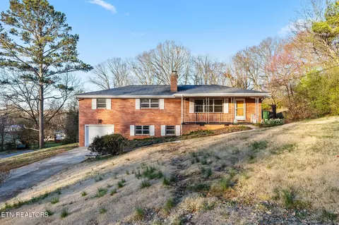 8121 Ewing Rd, Powell, TN 37849