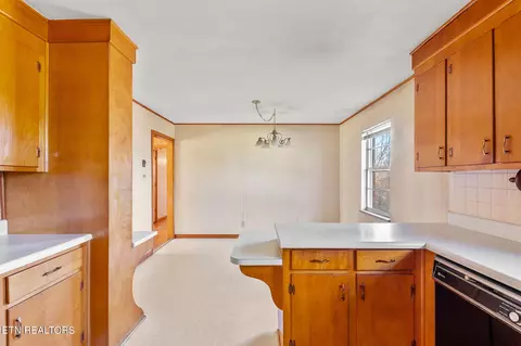 Kitchen - 8121 Ewing Rd, Powell, TN 37849 photo 4 of 4