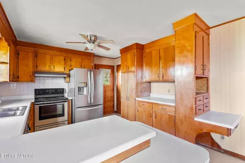 Kitchen - 8121 Ewing Rd, Powell, TN 37849 photo 2 of 4