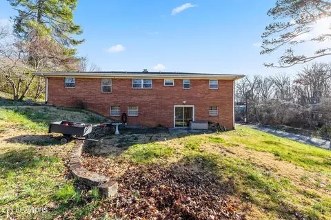 Exterior - 8121 Ewing Rd, Powell, TN 37849 photo 9 of 9