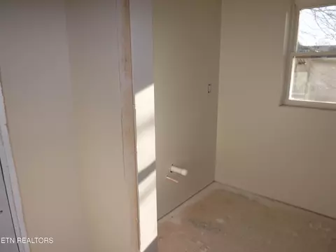 Other - 807 Exeter Ave, Middlesboro, KY 40965 photo 2 of 13