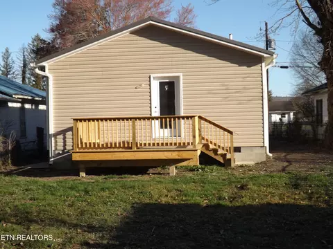 Exterior - 807 Exeter Ave, Middlesboro, KY 40965 photo 6 of 6