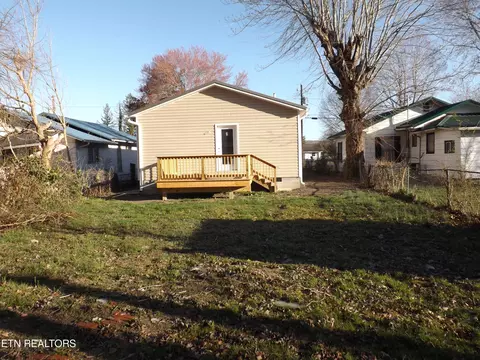 Exterior - 807 Exeter Ave, Middlesboro, KY 40965 photo 5 of 6
