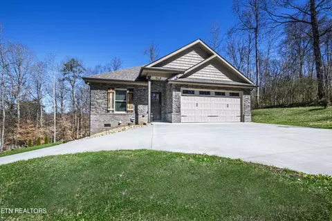 218 S Carter School Rd, Strawberry Plains, TN 37871