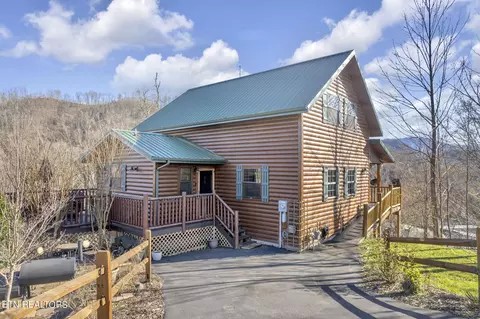 728 Old Ridge Rd, Gatlinburg, TN 37738