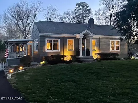 314 Oak Park Dr, Knoxville, TN 37918