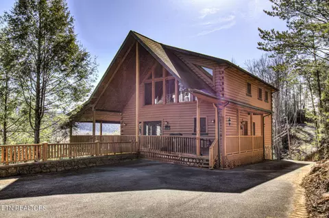 215 Player Ln, Gatlinburg, TN 37738